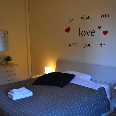 & Me בית הארחה פיזה