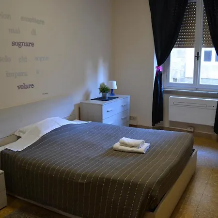 & Me בית הארחה *