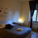 & Me Guest house *